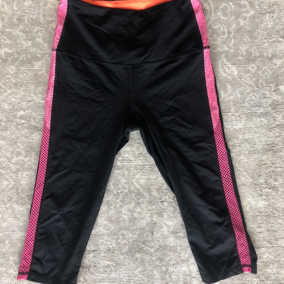 Knockout Victoria's Secret Crop Yoga Pant - Picture 2 of 5